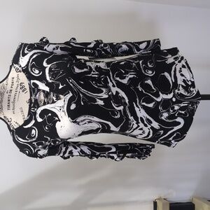 BOLD ELEMENTS | Women's Black/White Swirl Stretchy 3/4 Length Sleeve Top